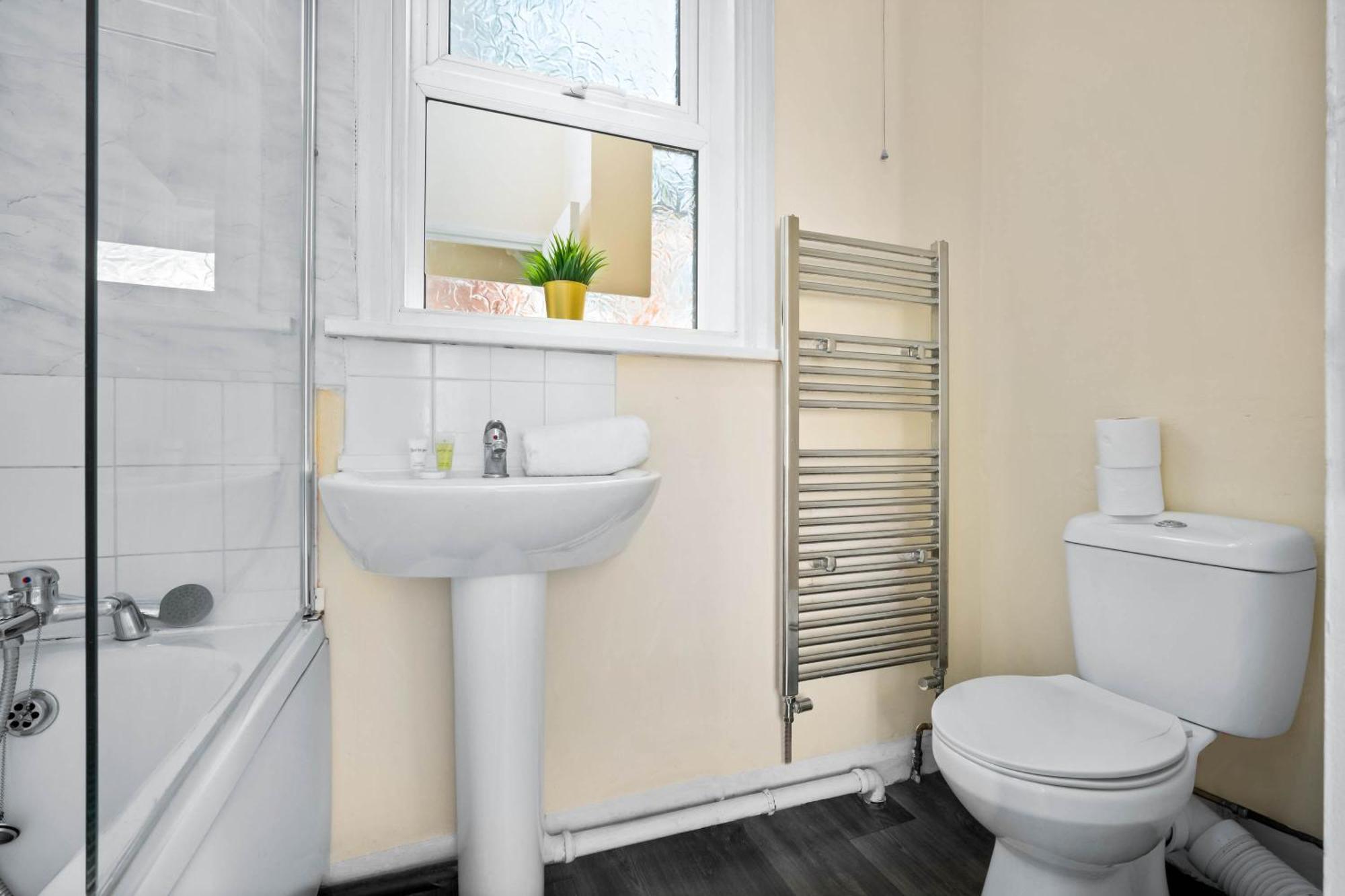 Two Bedroom Apartment - Single Beds - Accommodates 3 - Street Parking - Top Rated -Wbb West Bromwich Luaran gambar