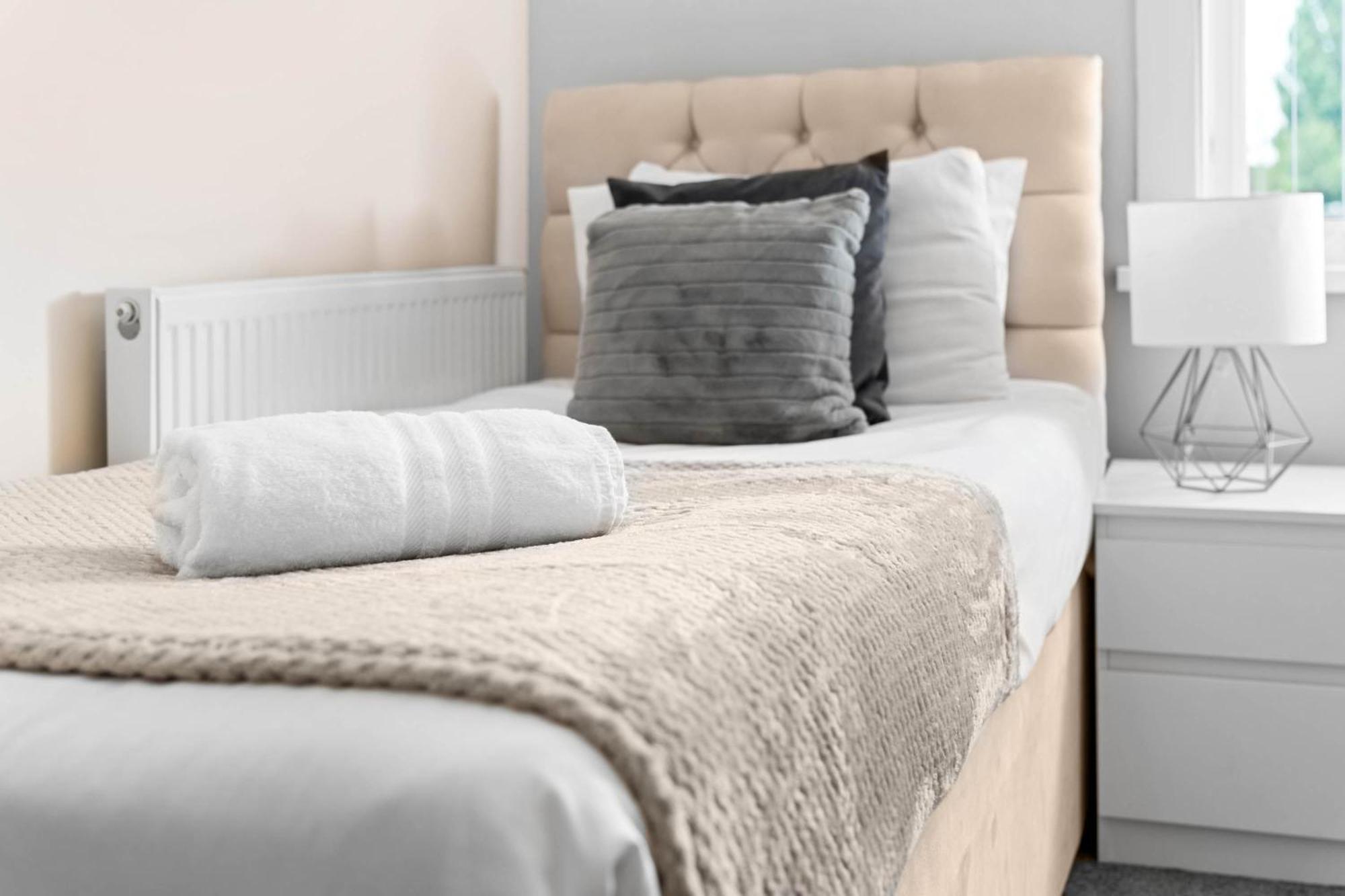 Two Bedroom Apartment - Single Beds - Accommodates 3 - Street Parking - Top Rated -Wbb West Bromwich Luaran gambar