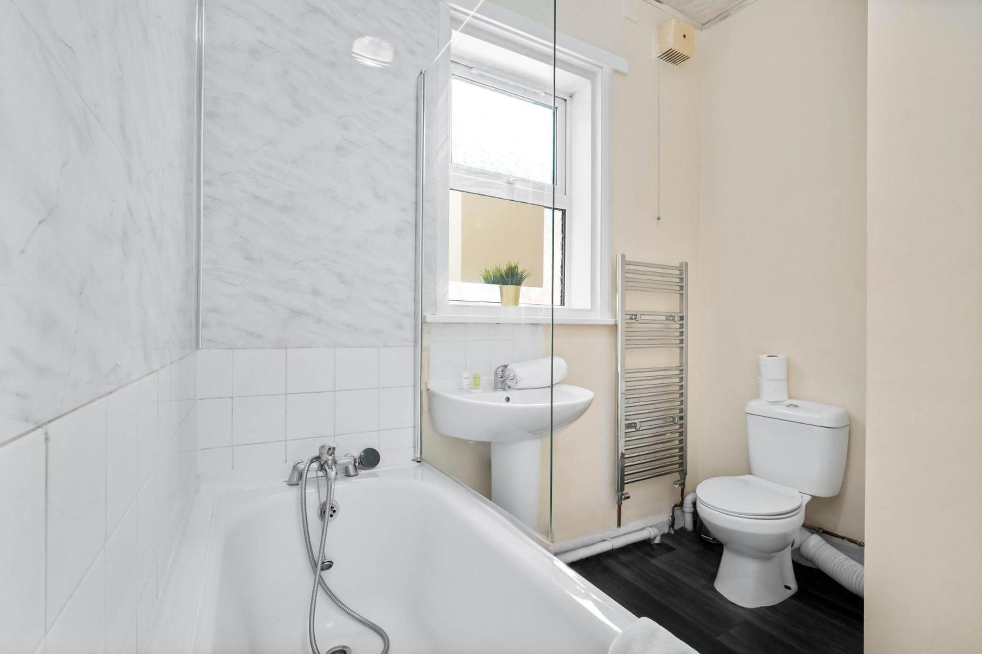 Two Bedroom Apartment - Single Beds - Accommodates 3 - Street Parking - Top Rated -Wbb West Bromwich Luaran gambar